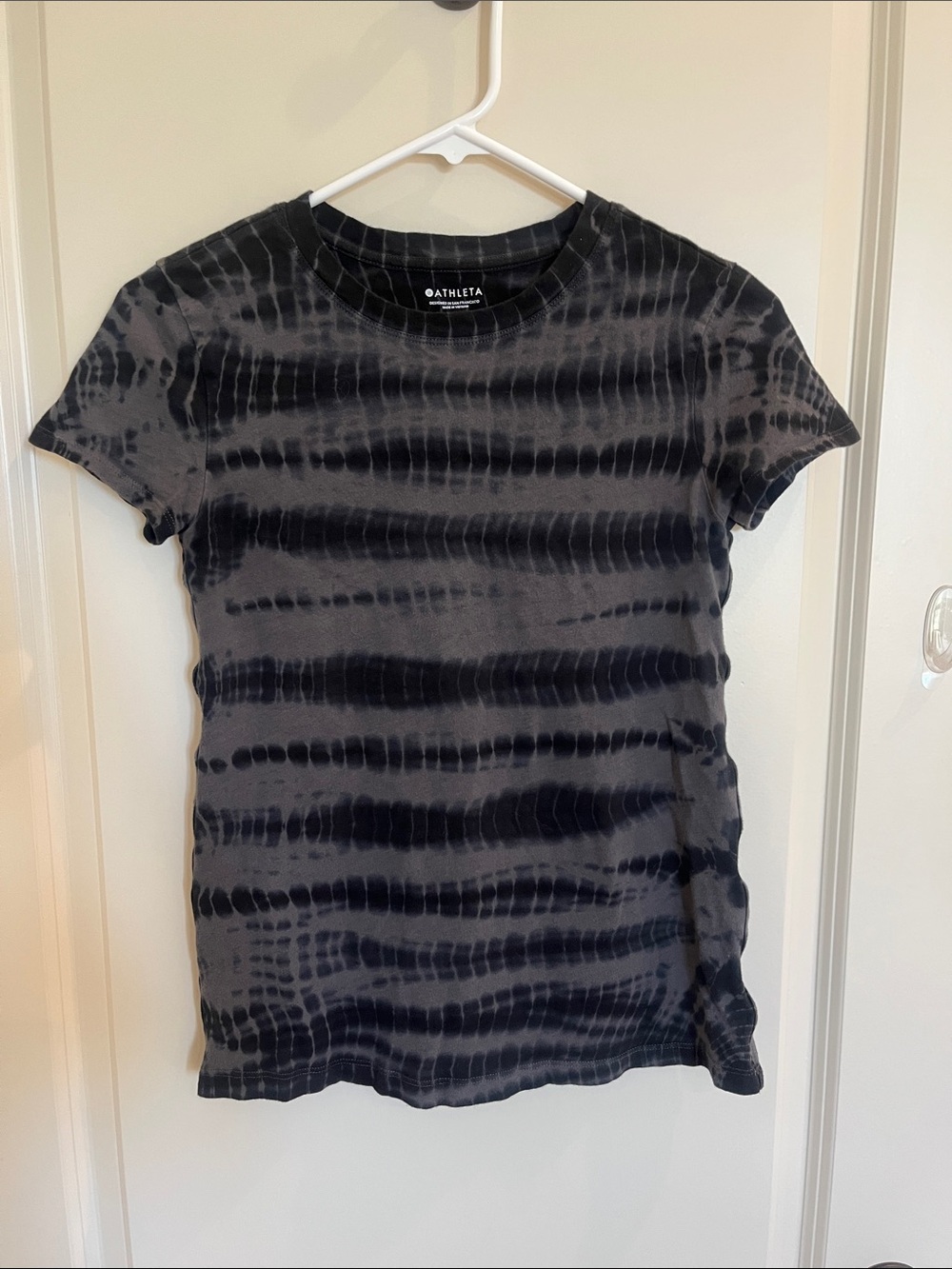 Athleta Black & Gray Tie-Dye Short Sleeve Tee